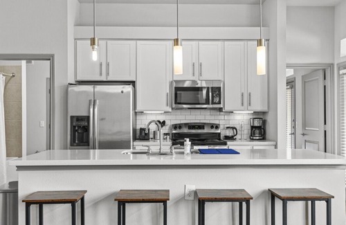 Montopolis Apartment | LUX 2B2B w/Pool & Parking near the Heart of Austin
