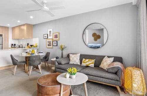 Hamilton Apartment | Lux 2BR Apt 5 Stars Hotel Pool Gym 10 min CBD