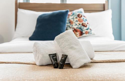 Downtown Dubai Apartment | LUX 2BR Burj & Fountain View Steps from Dubai Mall