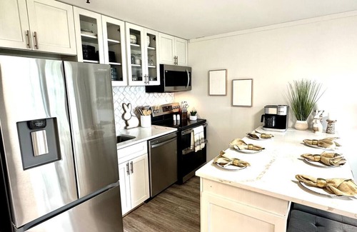 Snowshoe Condo | LUX 2BR True Ski In/Out- King+3Queens @ Lift