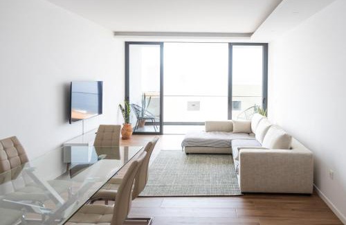 Praia Apartment | Lux 3-BR: Panoramic Sea View & Rooftop Pool