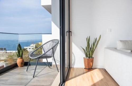 Praia Apartment | Lux 3-BR: Panoramic Sea View & Rooftop Pool