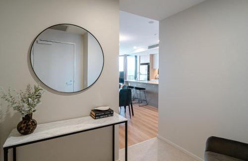 Brisbane Central Business District Apartment | Lux 37th floor 2br 2bath, Infinity pool, Gym, Wifi
