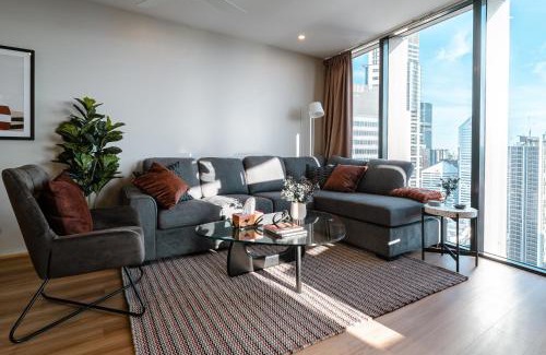 Brisbane Central Business District Apartment | Lux 37th floor 2br 2bath, Infinity pool, Gym, Wifi
