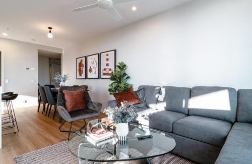 Brisbane Central Business District Apartment | Lux 37th floor 2br 2bath, Infinity pool, Gym, Wifi