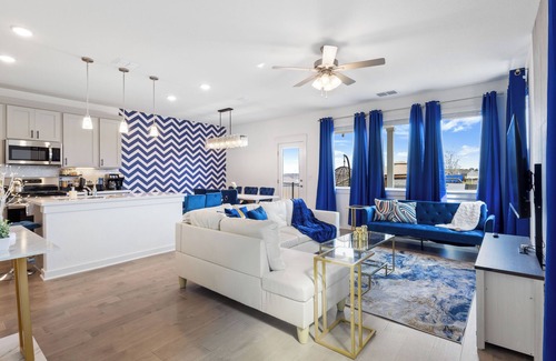 Del Valle House | Lux 3bd, Game room with 85" TV, gym, firepit, Minutes to Tesla, COTA, Airport