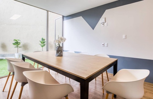 Granada Apartment | Lux 3BR Apt | 2 Cool Rooftops+FirePit+B/Center+Gym