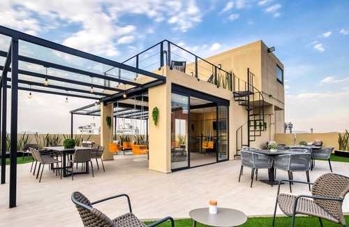 Granada Apartment | Lux 3BR Apt | 2 Cool Rooftops+FirePit+B/Center+Gym