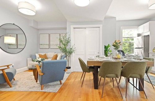 Mid-Cambridge Apartment | Lux 4 Bedrooms/2 Bathrooms. Walk to Harvard, T line + Free Parking