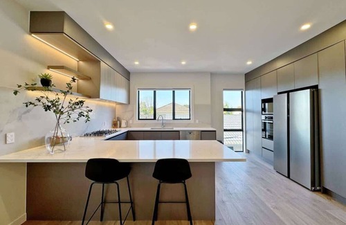 Greenlane Condo | Lux 4B Holiday House in Greenlane - ASBshowgrounds