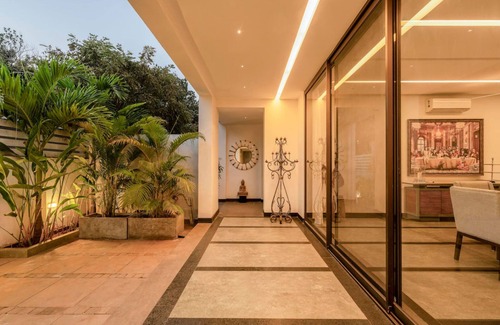 Nerul Villa | Lux 4bhk w Elevated Pool 3km to Beach Lazy Duck