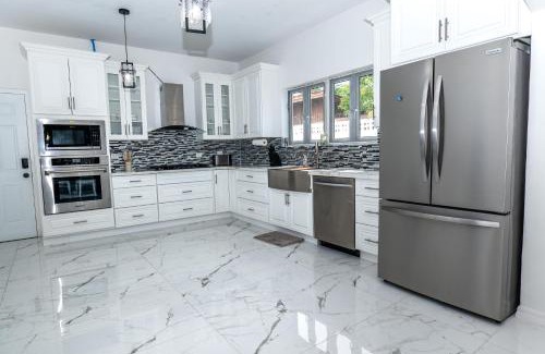 Nassau House | Lux Beach Front Retreat Sleeps up to 14
