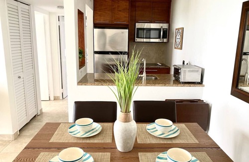 Isla Verde Condo | Lux Beachfront King Bed Washer/D Walk 2 Eat
