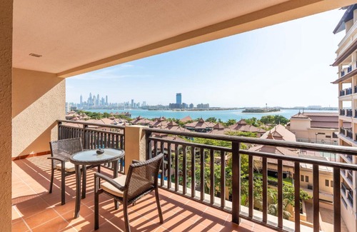 Palm Jumeirah Apartment | Lux BnB I Palm Jumeirah Resort I Palm Views