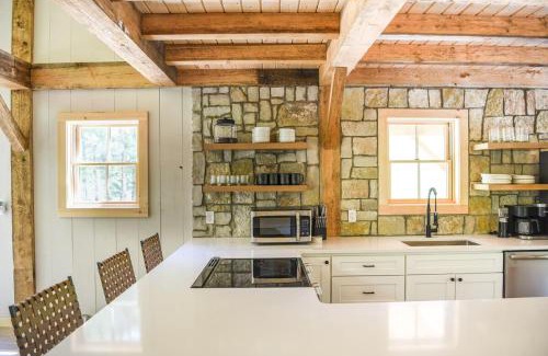Central Vermont- Killington House | Lux Chalet 4 Bd Fireplace HotTub AC Pet Friendly