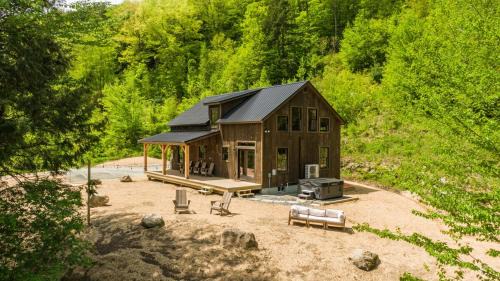 Central Vermont- Killington House | Lux Chalet 4 Bd Fireplace HotTub AC Pet Friendly