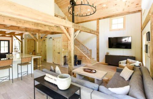 Central Vermont- Killington House | Lux Chalet 4 Bd Fireplace HotTub AC Pet Friendly