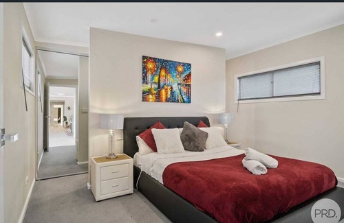 Bendigo House | LUX ENTIRE 4bds HOME PERFECT FOR KIDS BUSINESS TRAVELS CLOSE CBD LAKE GOLD MINES