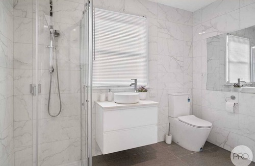 Bendigo House | LUX ENTIRE 4bds HOME PERFECT FOR KIDS BUSINESS TRAVELS CLOSE CBD LAKE GOLD MINES