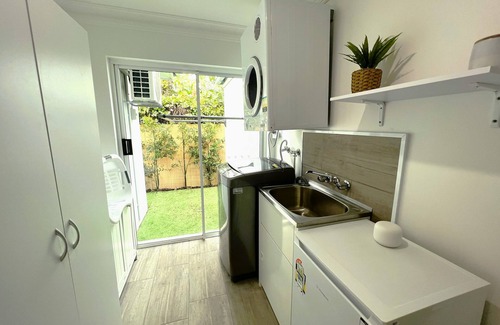Holloways Beach Apartment | LUX HC Waters Edge Presents our exquisite beachfront house in Holloways Beach