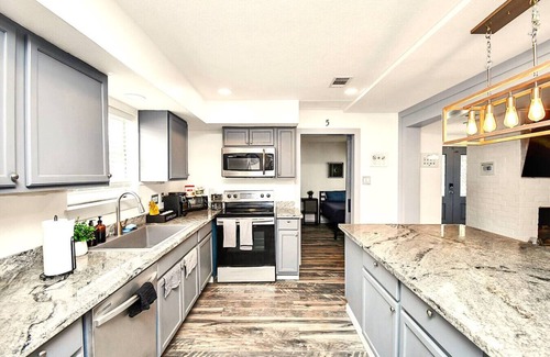 Barker Apartment | Lux Home w/Heated Pool & Spa: 30 Min to Downtown