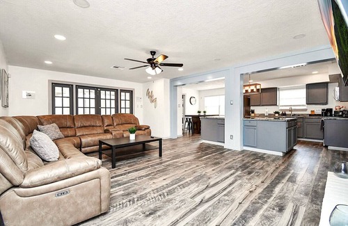 Barker Apartment | Lux Home w/Heated Pool & Spa: 30 Min to Downtown