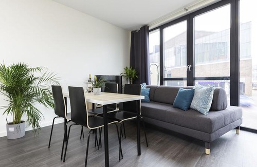 Delft Apartment | Lux Loft Apt View Walk city center