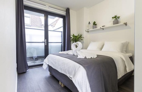 Delft Apartment | Lux Loft Apt View Walk city center