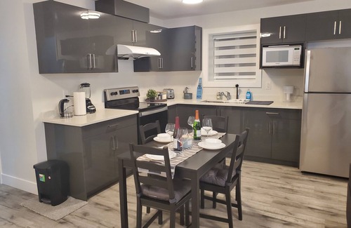 Delta House | Lux Modern 2bd Radiant Suite+Free Parking