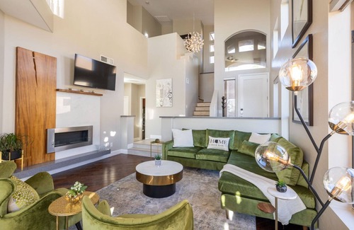 Las Sendas House | Lux Monthly Stay- Top 10 Golf Course, Heated Pool and Hot Tub.