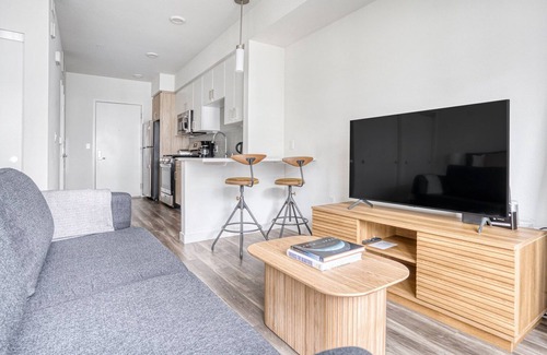 Oakland Ave - Harrison St Apartment | Lux Oakland Studio w/Gym, Pool & AC, 2 min walk to Target, by Blueground