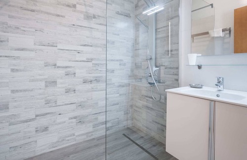 Għadira Apartment | LUX Seaview & Pool-hosted by Sweetstay