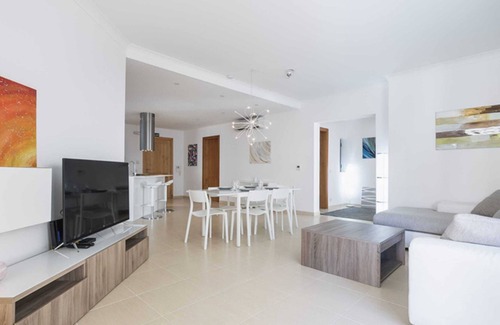 Għadira Apartment | LUX Seaview & Pool-hosted by Sweetstay