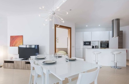 Għadira Apartment | LUX Seaview & Pool-hosted by Sweetstay