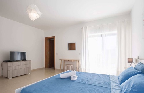 Għadira Apartment | LUX Seaview & Pool-hosted by Sweetstay