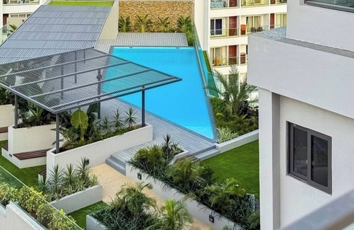North Kaneshi Apartment | Lux Studio with Balcony & City View @ Loxwood House- East Legon