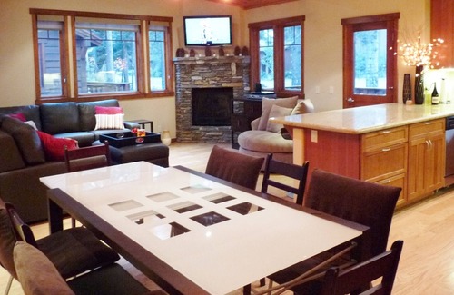 Mammoth Lakes House | Lux Vu Grayfox 4 - 3 Min Walk to Village/Gondola