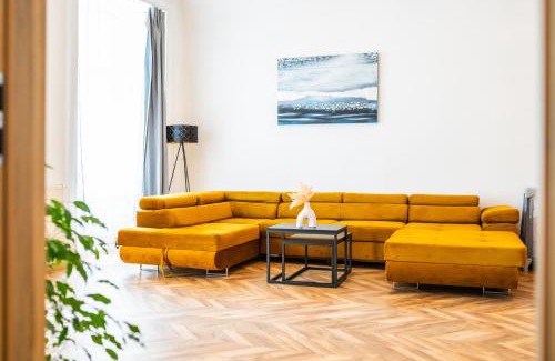 Kosice Old Town Apartment | Luxapart BIG 12people apartment with Breakfast