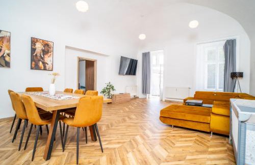 Kosice Old Town Apartment | Luxapart BIG 12people apartment with Breakfast
