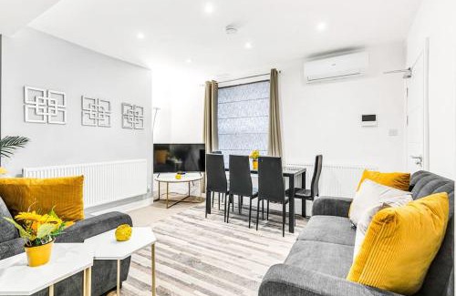 Kensington Apartment | LUXaway Holland Park Studio With AC - sleeps 8