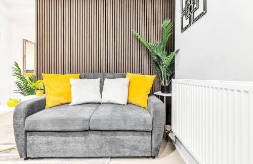 Kensington Apartment | LUXaway Holland Park Studio With AC - sleeps 8