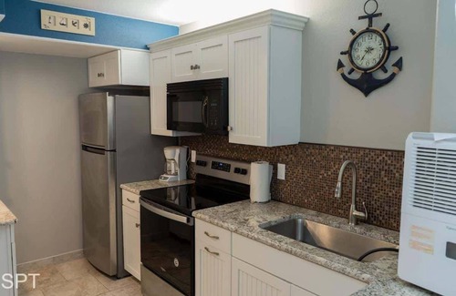 South Padre Island Apartment | Luxe 1 bedroom Walk to Beach Pool 1 Bedroom Home by RedAwning