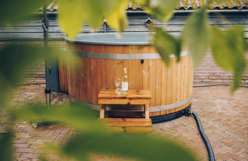 Lieren Villa | Luxe 12-persoons Groepsvilla – Gelijkvloers met Tuin & Loungeset