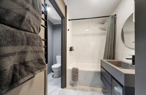 Hotham Heights Apartment | Luxe 1750