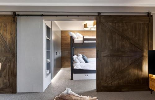 Hotham Heights Apartment | Luxe 1750