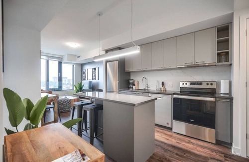 Mississauga Apartment | Luxe 1BR Apt with City Views, Near Lake Aquitaine