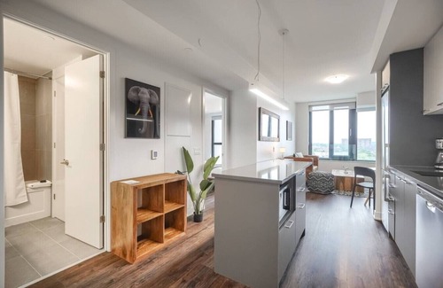 Mississauga Apartment | Luxe 1BR Apt with City Views, Near Lake Aquitaine
