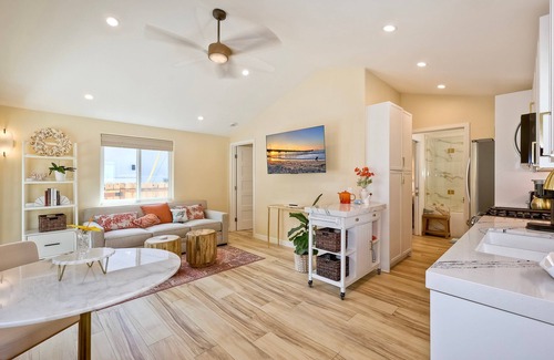 Townsite Condo | 🌴 Luxe 1BR Near Beach & Pier | A/C | Walk to Dining 🌊