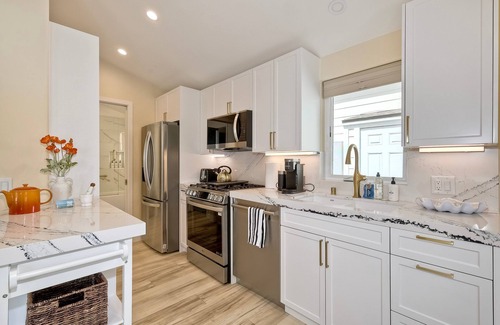 Townsite Condo | 🌴 Luxe 1BR Near Beach & Pier | A/C | Walk to Dining 🌊