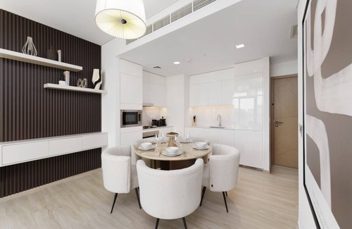 Dubai Apartment | Luxe 2-Bedroom Elegance in Palace Residences